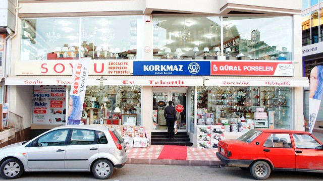 Soylu Ticaret Çubuk’un En Büyük Züccaciye Showroomunu Açtı
