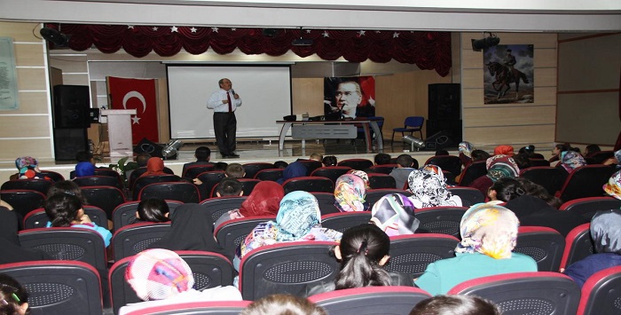 Çubuk’ta sınava girecek öğrencilere ve ailelerine konferans verildi