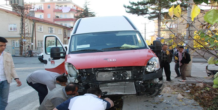 Çubuk'ta meydana gelen trafik kazasında, 2 kişi yaralandı.