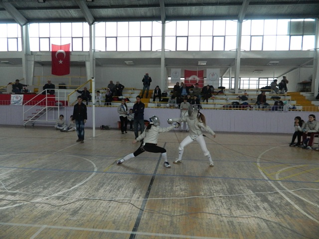 ESKRİM GENÇLİK KUPASI ZEVKLİ GEÇTİ