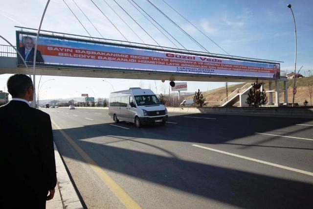 Belediye Başkanı Özden’den afişli veda