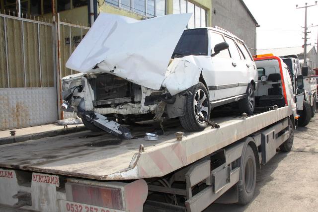 Çubuk'taki kazada anneyle kızı yaralandı