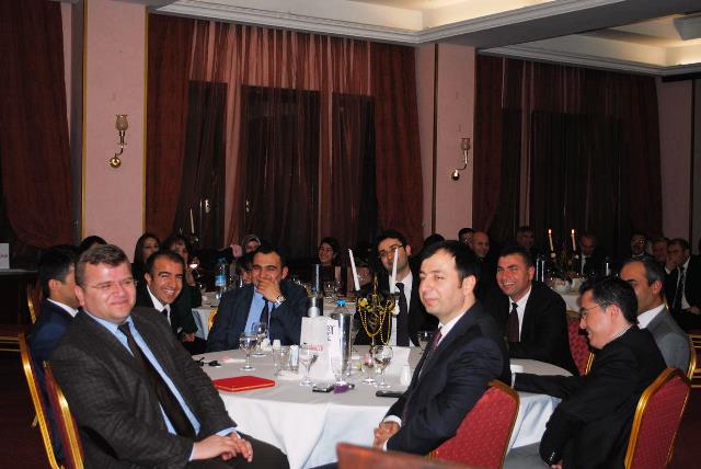 Tayini çıkan savcı ve hakimlere veda yemeği