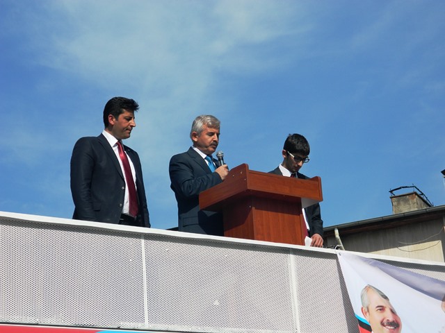 DR. ÖZDEN: “BENİ BAŞBAKAN’LA DEĞİL KARDEŞİM,KENDİNİZLE YARIŞTIRIN”