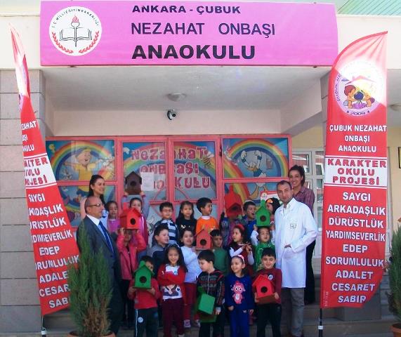 Minik öğrenciler, kuşlar için yuva yaptı