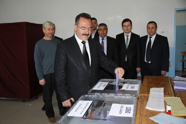 Çubuk’ta belediye başkan adayları oylarını kullandı