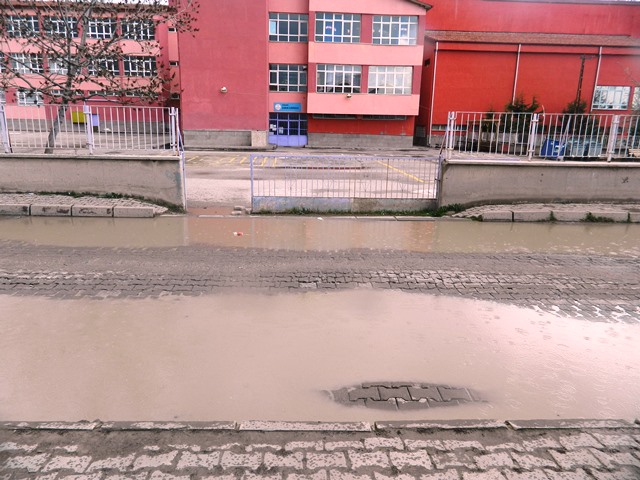 İLÇEDE ALTYAPI ALLAH’A EMANET...