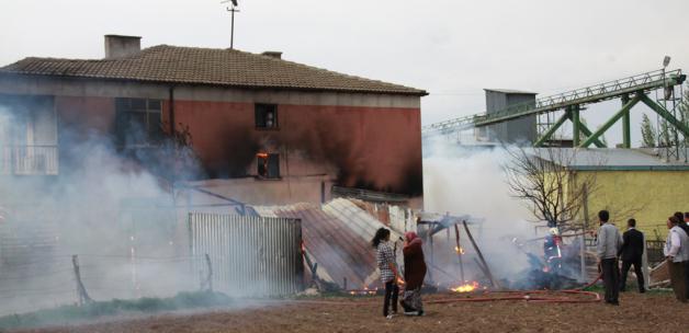 Yem fabrikasında yangın