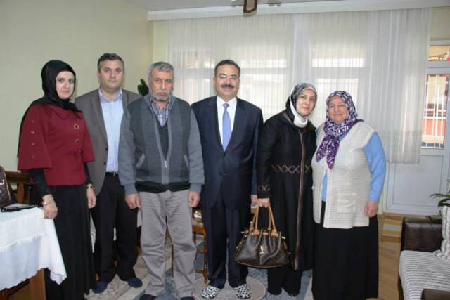 Başkan Acehan, Şehit Annelerini ve Huzurevi sakinlerini ziyaret etti