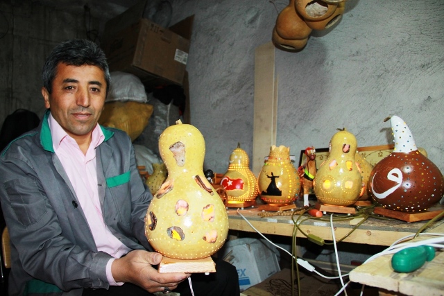 Mağaza sahibine kızdı, maket yapmaya başladı