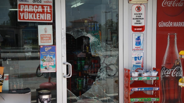 Büfe soygunu güvenlik kamerasında