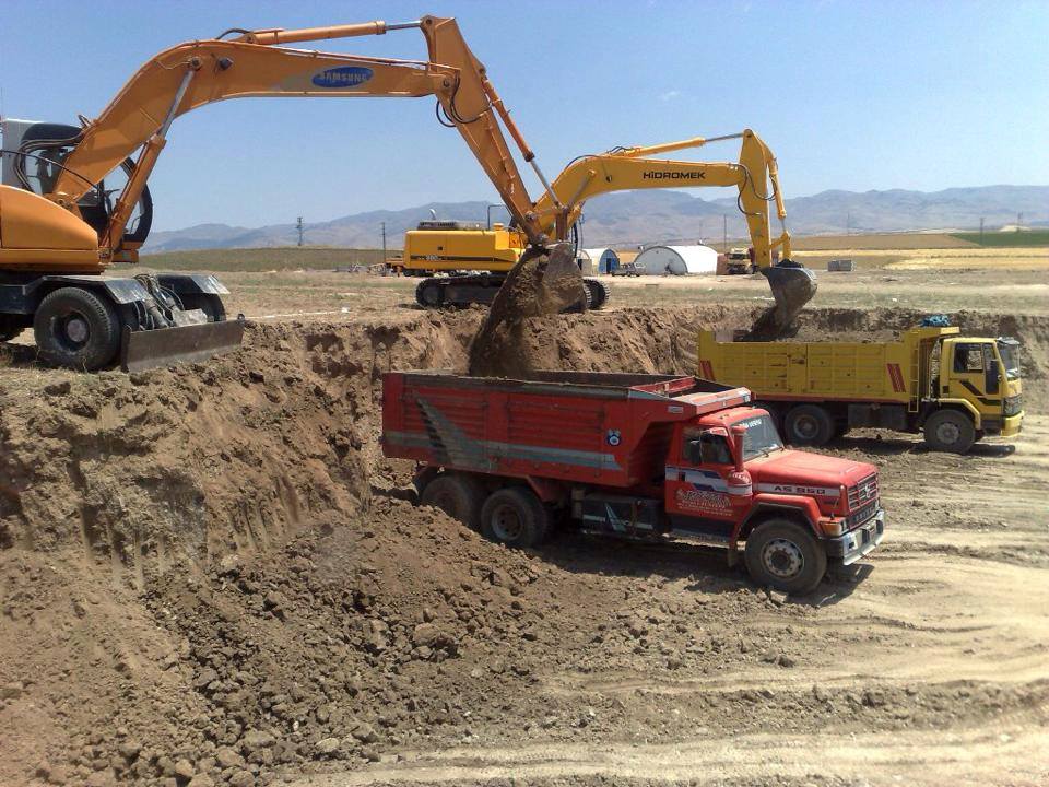 ÜNİVERSİTENİN TEMELİ ATILIYOR