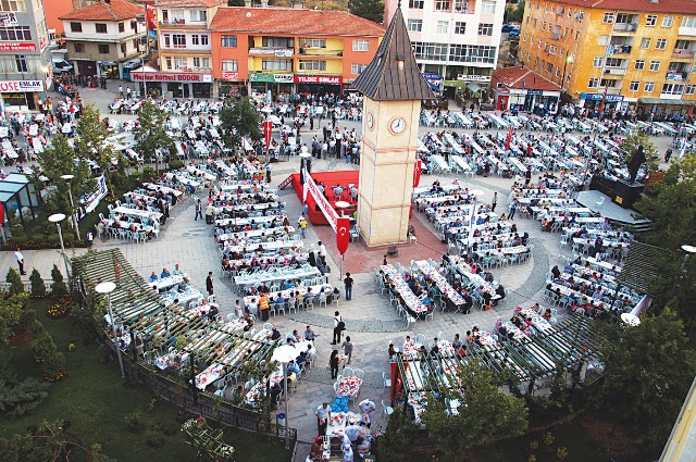 BÜYÜKŞEHİR’DEN 7 YERDE İFTAR ÇADIRI VE 25 İLÇEDE İFTAR YEMEĞİ
