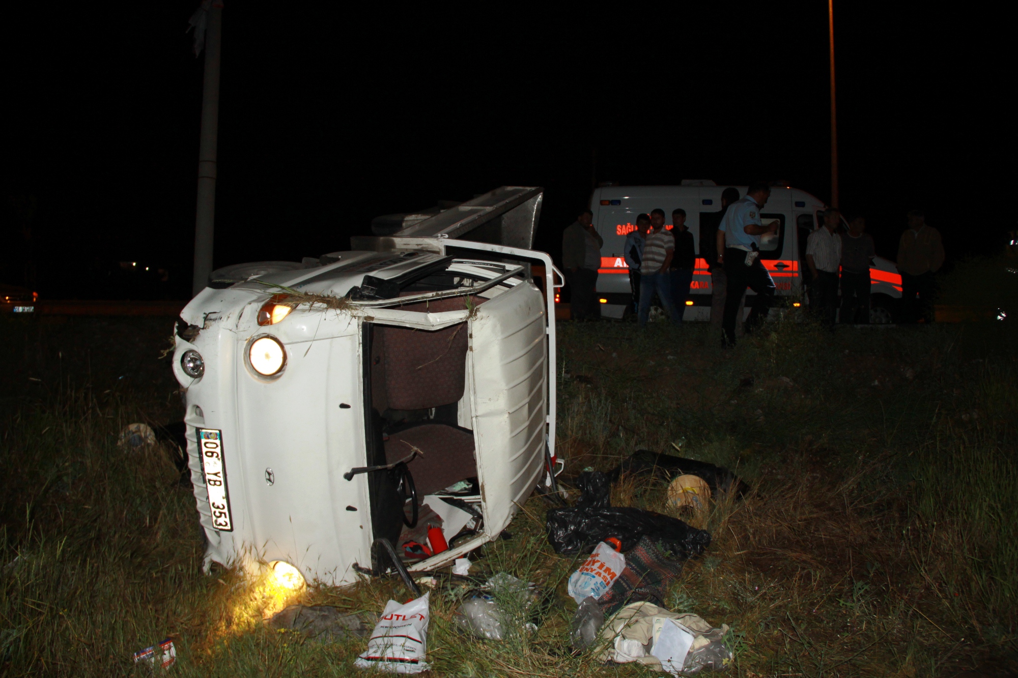 Çubuk'ta 2 Kamyonet Çarpıştı: 5 Yaralı