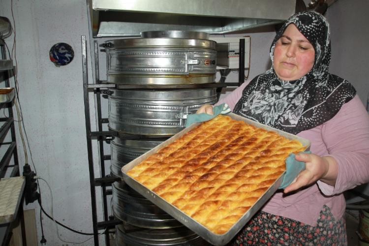 Bir tepsi baklava ile başladı, aranan tatlıcılar arasına girdi