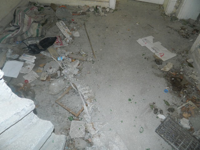 ÇÖP EV TEHLİKE ARZEDİYOR...