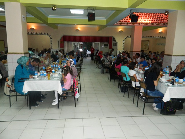 ÇUBUK KIZILAY’ ININ GELENEKSEL İFTAR YEMEKLERİ DEVAM EDİYOR