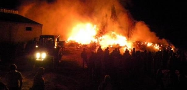 Çubuk'ta Faciadan Dönüldü: Saman Yangını