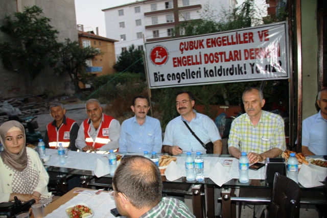 Çubuk’ta engelliler iftarda buluştu