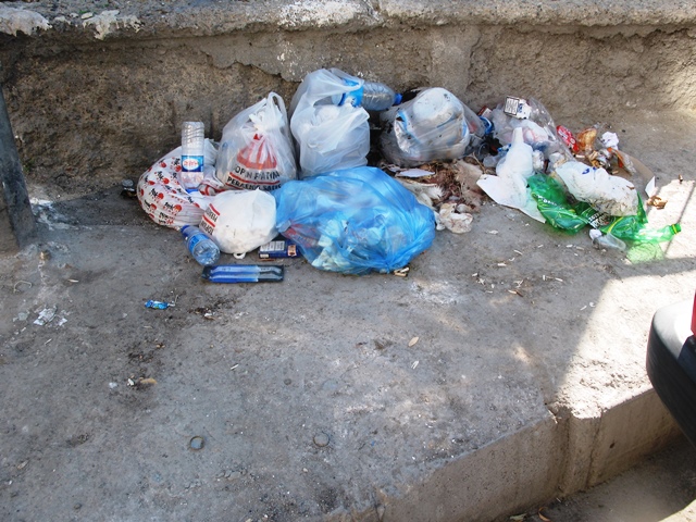 Yere çöp atan yandı