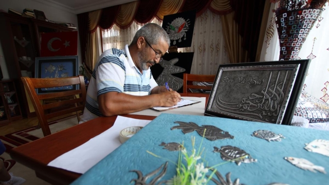 Çalıştığı lisede derslere giren Arıkan "rölyef sanatçısı" oldu