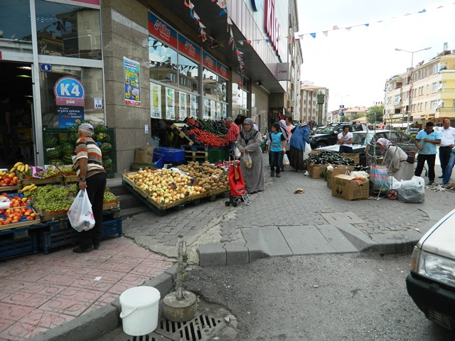 BELEDİYE’DEN ÇİFTE STANDART UYGULAMA...