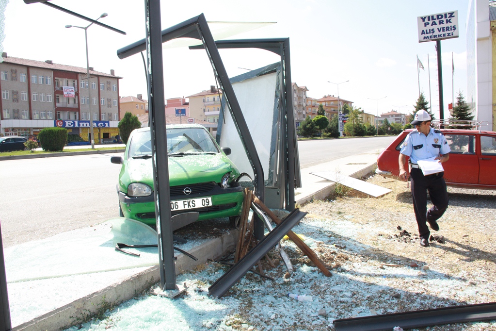 Çubuk'ta Trafik Kazası : 2 Yaralı