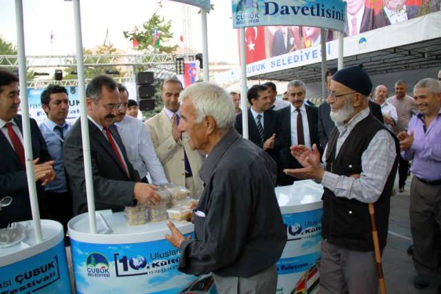 Çubuk Festivali'nde Özbek ve Tacik Pilavı Dağıtıldı