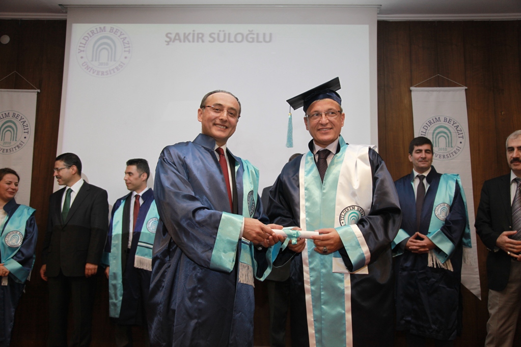 YBÜ lisansüstü mezuniyet töreni yapıldı