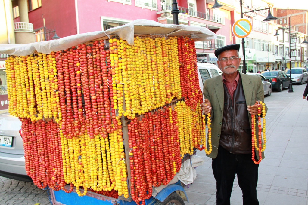 Yazın Nohut, Sonbaharda Alıç Satıcısı