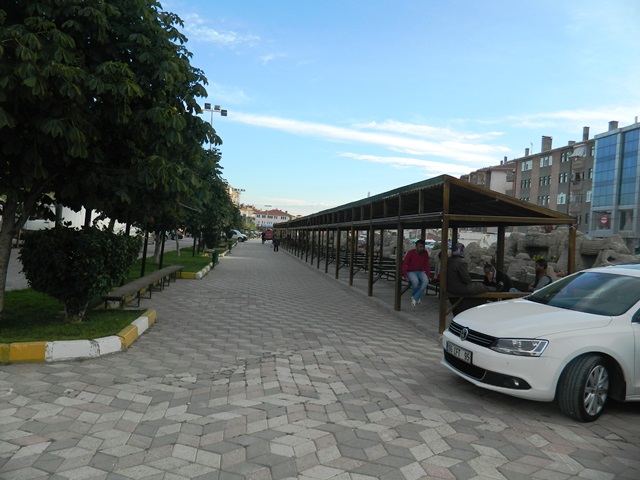 10. SOKAK’TA OTOPARK VE KÖYLÜ PAZARI OLMAZ