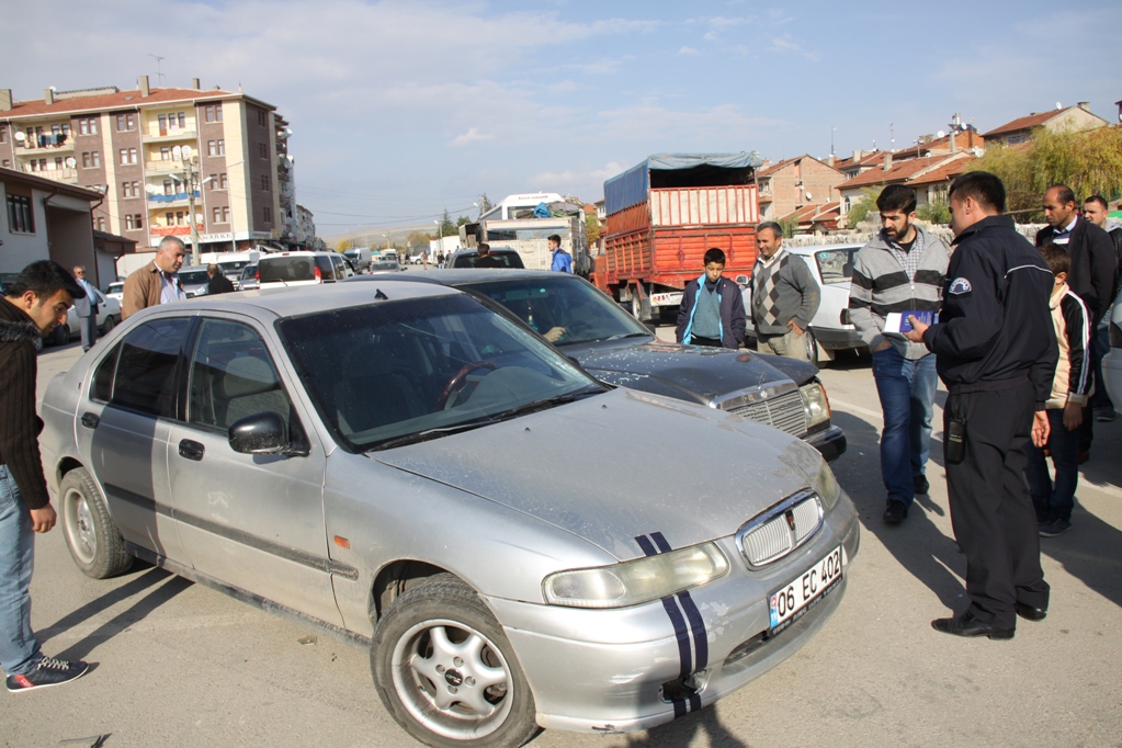 Çubuklu Muhtar Kaza Yaptı 2 Yaralı