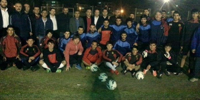 ÇUBUKSPORLU FUTBOLCULARA MAAŞLARI DAĞITILDI