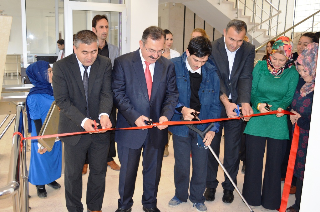 Başkan Acehan, Dünya Engelliler Günü Sergi ve Programına Katıldı