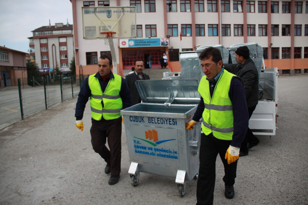 Çubuk Belediyesi’nden mahallelere 160 yeni çöp konteyneri