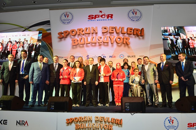 BÜYÜKŞEHİR BELEDİYESİ’NE, “SPORA DESTEK” ÖDÜLÜ…