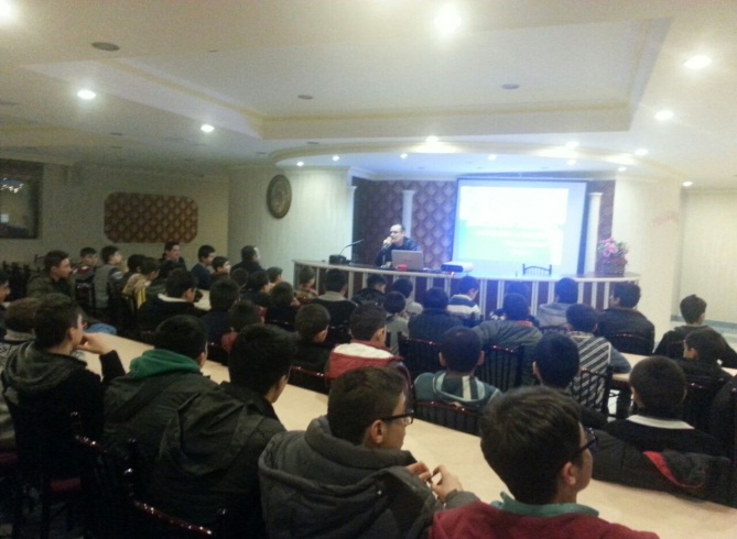 ÖĞRENCİLERE UYUŞTURUCUYLA MÜCADELE SEMİNERİ