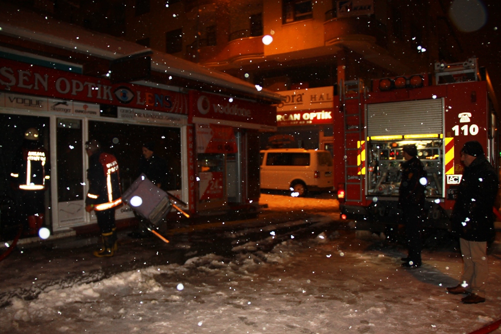 İşyerinde Çıkan Yangın Korkuttu