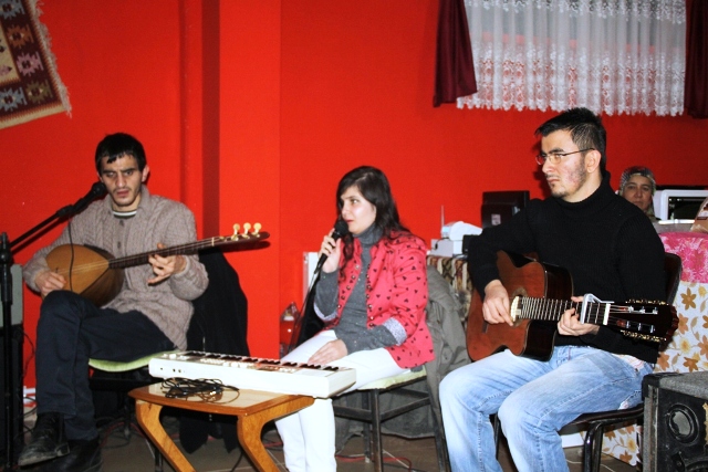 Müzikle hayata tutunuyorlar