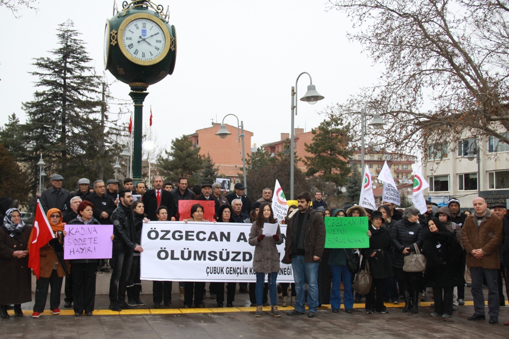 Çubuk’ta Özgecan Aslan İçin Karanfil Koydular