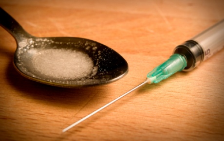 Cami tuvaletinde uyuşturucu kullanan 2 kişi gözaltına alındı