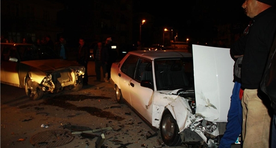 Çubuk'ta İki Otomobil Çarpıştı: 4 Yaralı