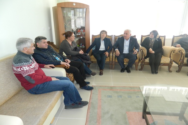 LOKMAN ÖZDEN VE ARKADAŞLARINDAN HUZUREVİ’ NE ZİYARET