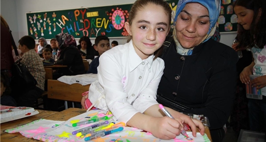 İlkokul Öğrencileri Anneleriyle İngilizce Öğrendi