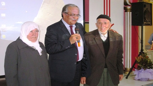 Çubuk'ta evlilikte 50 yılını aşan çiftlere hediye