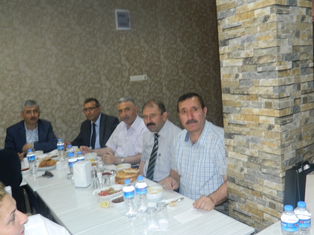 EMEKLİ OLAN PERSONELE VEDA YEMEĞİ