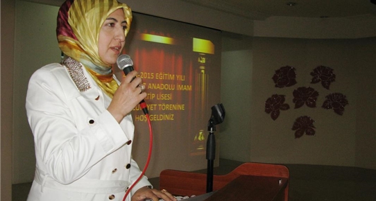 Çubuk Anadolu Kız İmam Hatip Lisesi ilk mezunlarını verdi