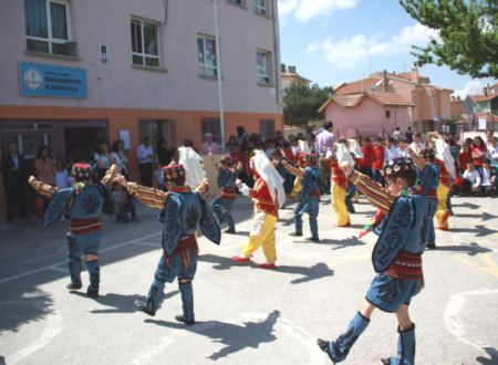 Çubuklu öğrenciler 2 ay çalışıp türkü söyledi