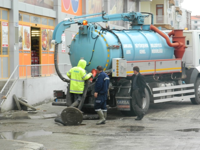 İLÇEDE ALT YAPI S.O.S VERİYOR...