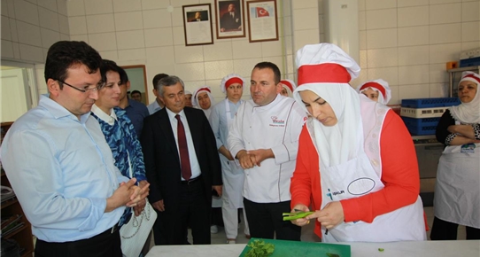 Çubuk'ta Aşçılık Kursuna Katılanlar Hünerlerini Sergiledi